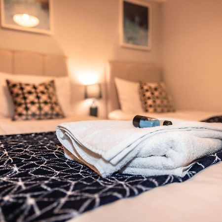 Best Price! Perfect Gunwharf Accommodation - 5 Single Beds Or Kingsize Free Parking Portsmouth Bagian luar foto