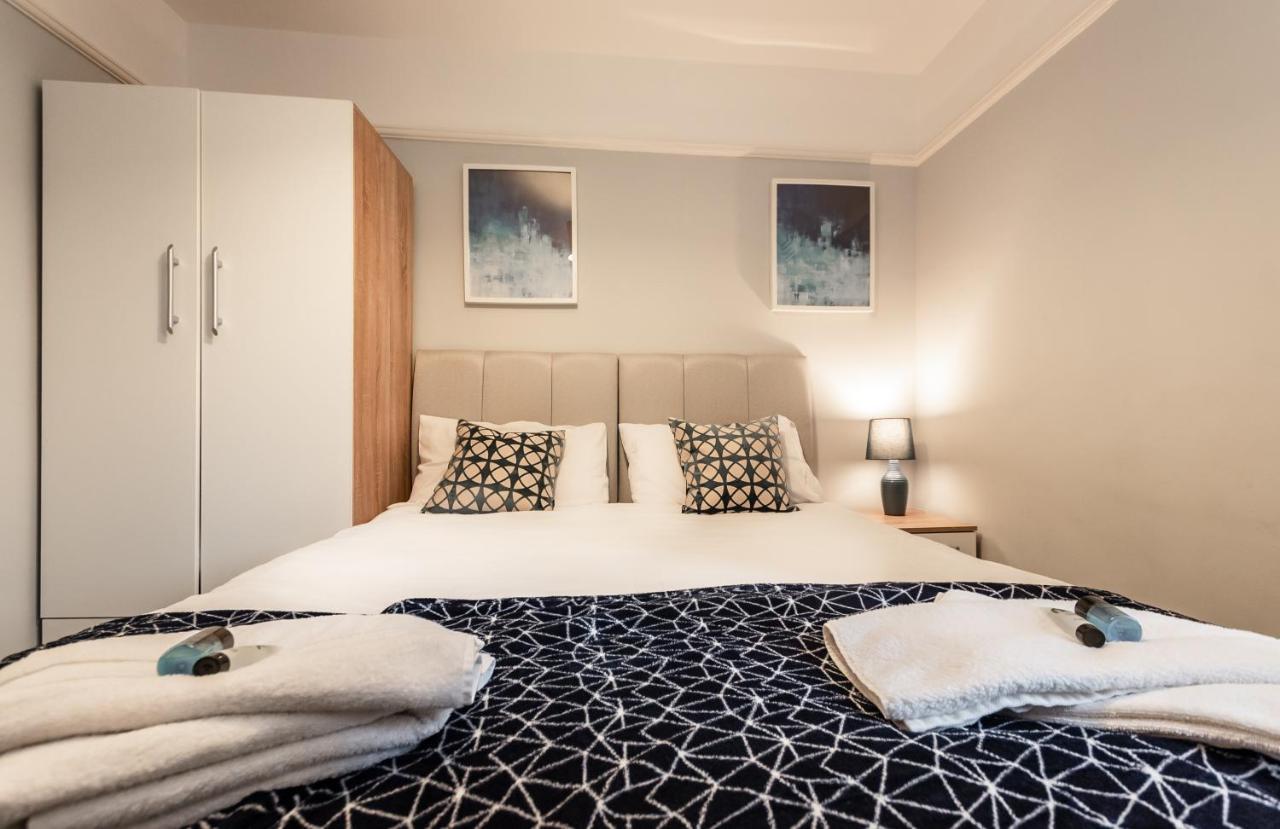 Best Price! Perfect Gunwharf Accommodation - 5 Single Beds Or Kingsize Free Parking Portsmouth Bagian luar foto
