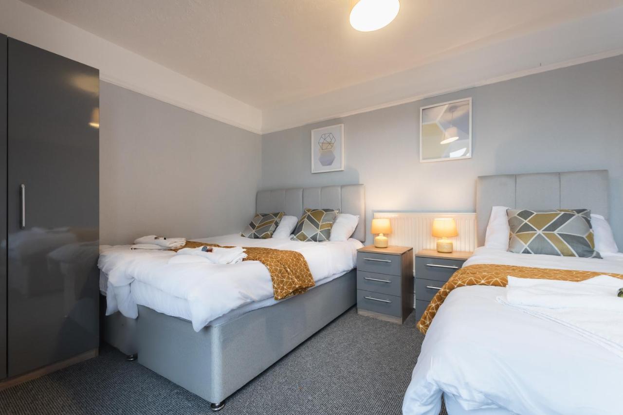 Best Price! Perfect Gunwharf Accommodation - 5 Single Beds Or Kingsize Free Parking Portsmouth Bagian luar foto