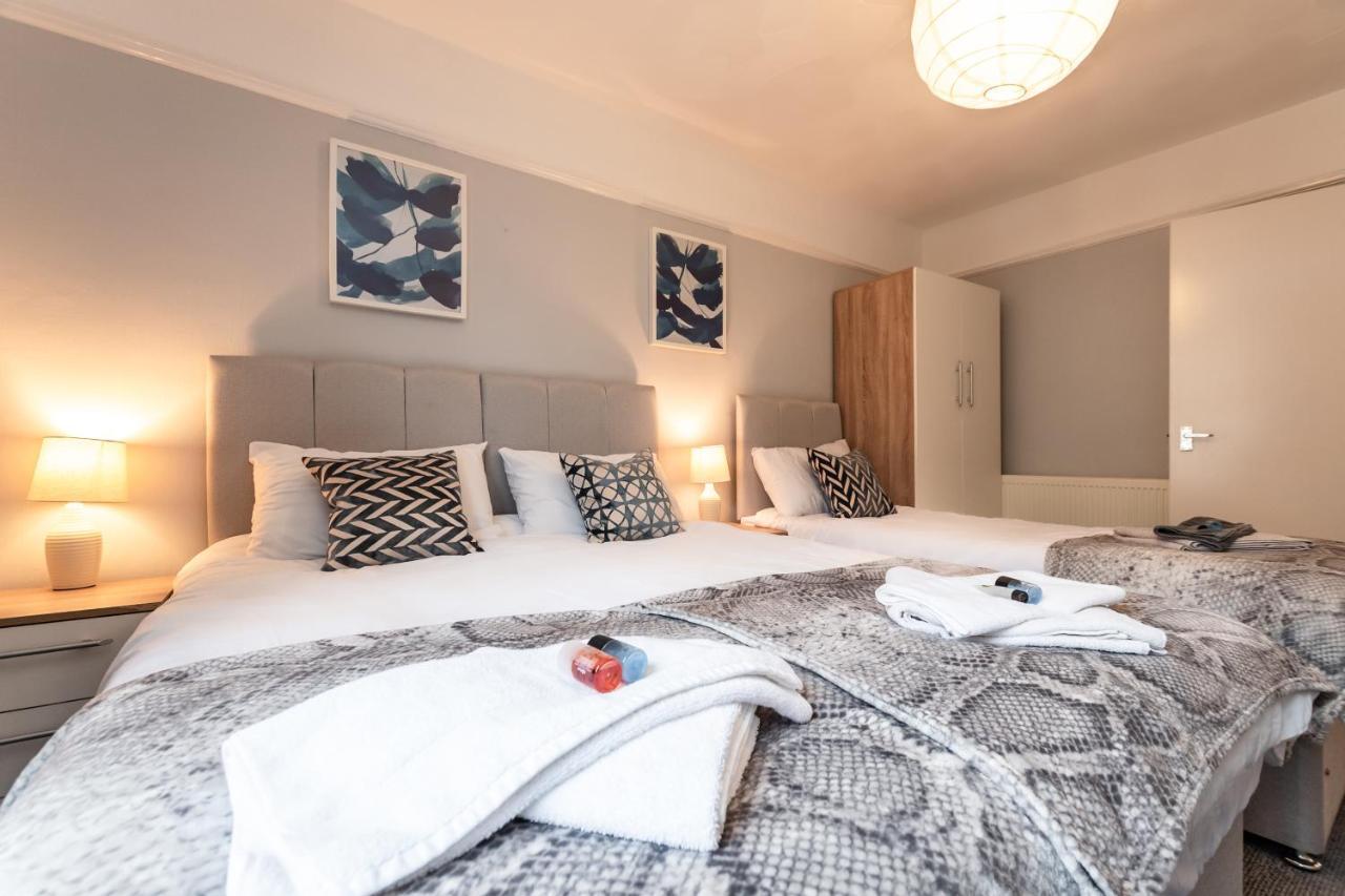 Best Price! Perfect Gunwharf Accommodation - 5 Single Beds Or Kingsize Free Parking Portsmouth Bagian luar foto