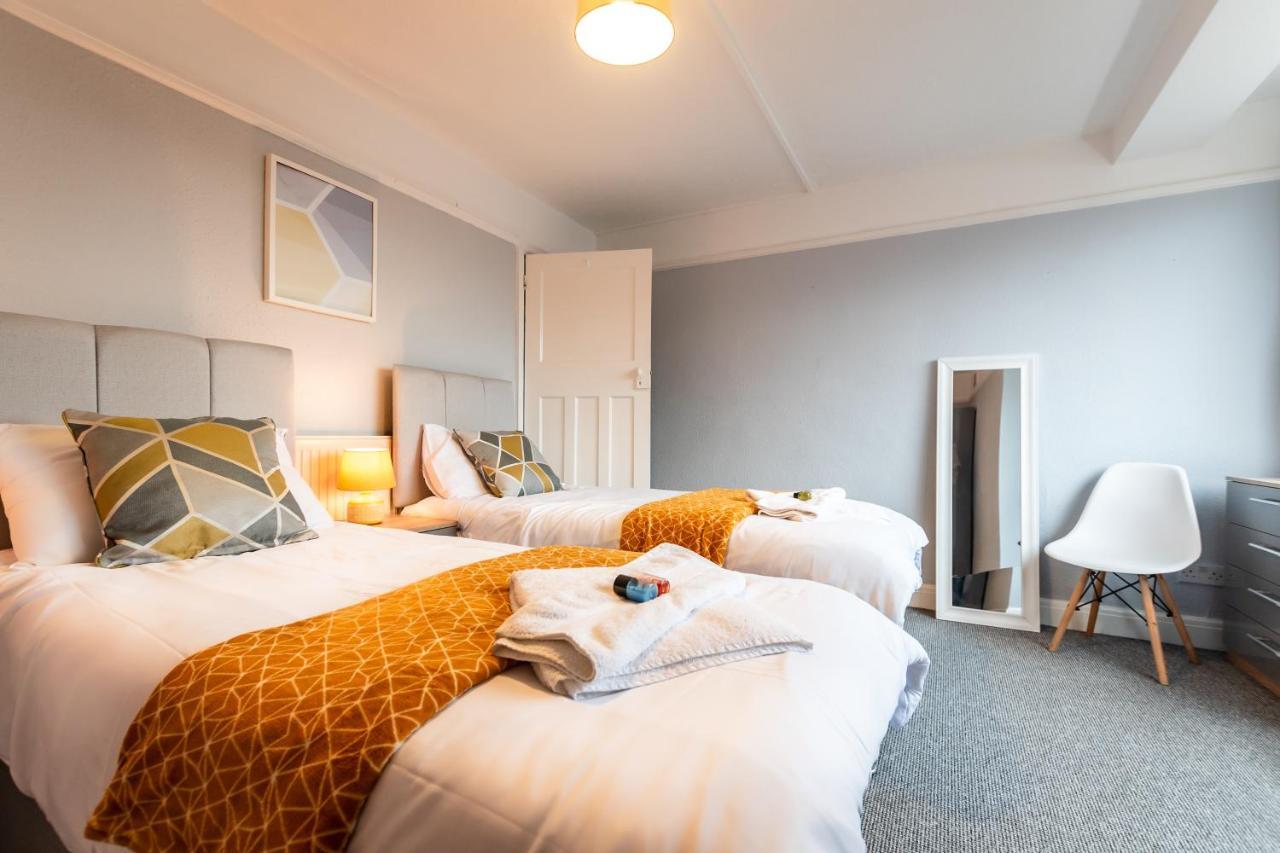 Best Price! Perfect Gunwharf Accommodation - 5 Single Beds Or Kingsize Free Parking Portsmouth Bagian luar foto