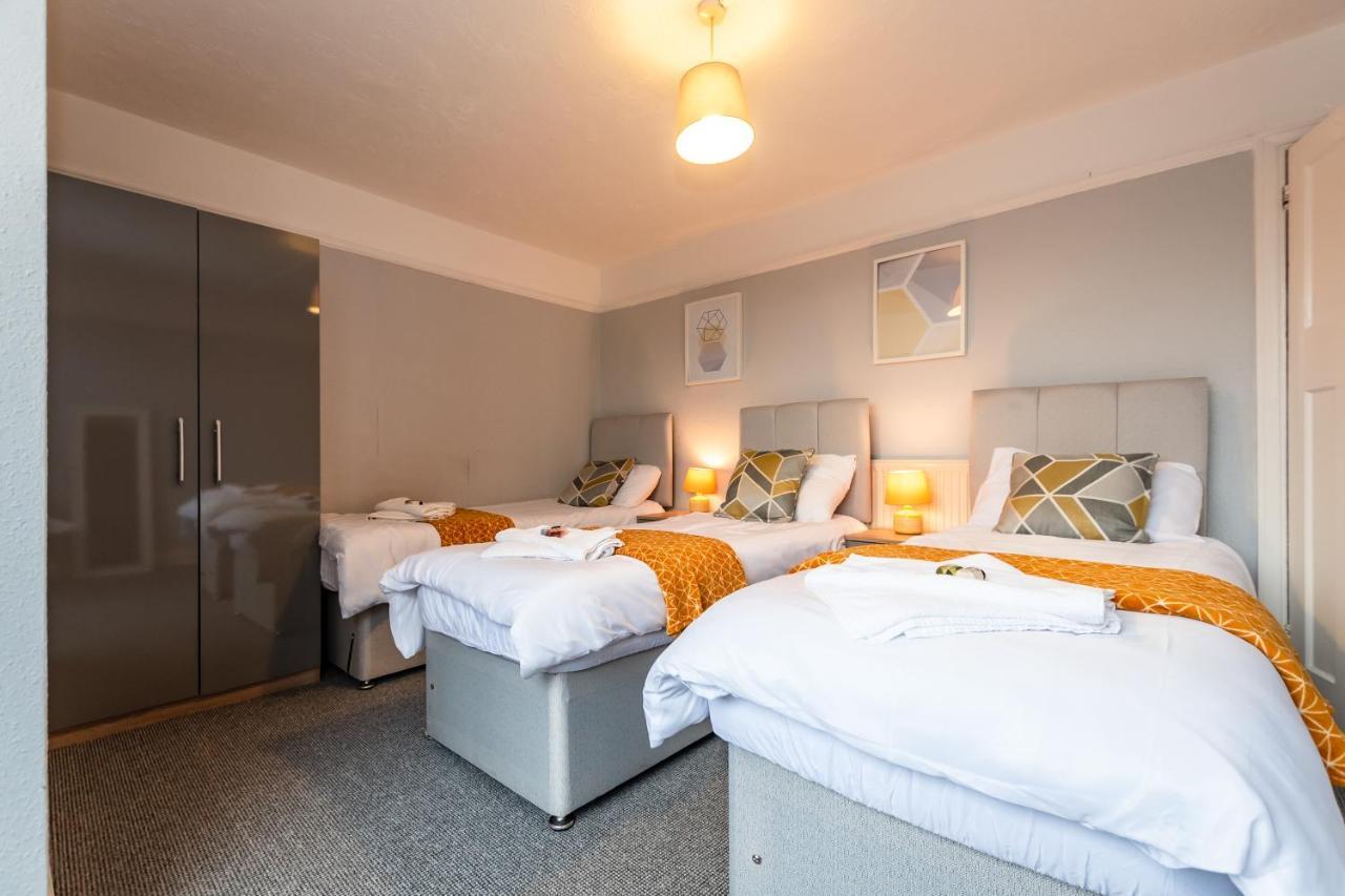 Best Price! Perfect Gunwharf Accommodation - 5 Single Beds Or Kingsize Free Parking Portsmouth Bagian luar foto