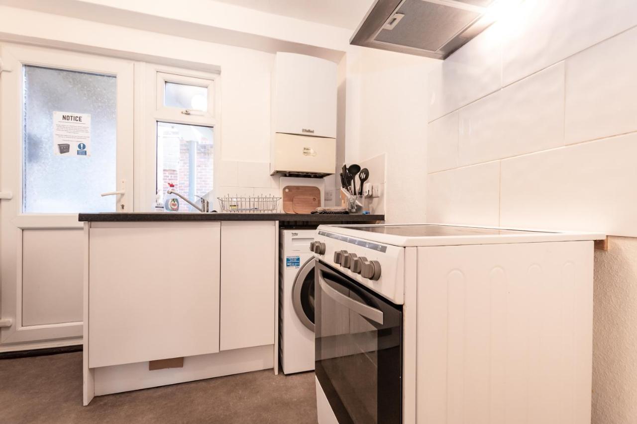 Best Price! Perfect Gunwharf Accommodation - 5 Single Beds Or Kingsize Free Parking Portsmouth Bagian luar foto