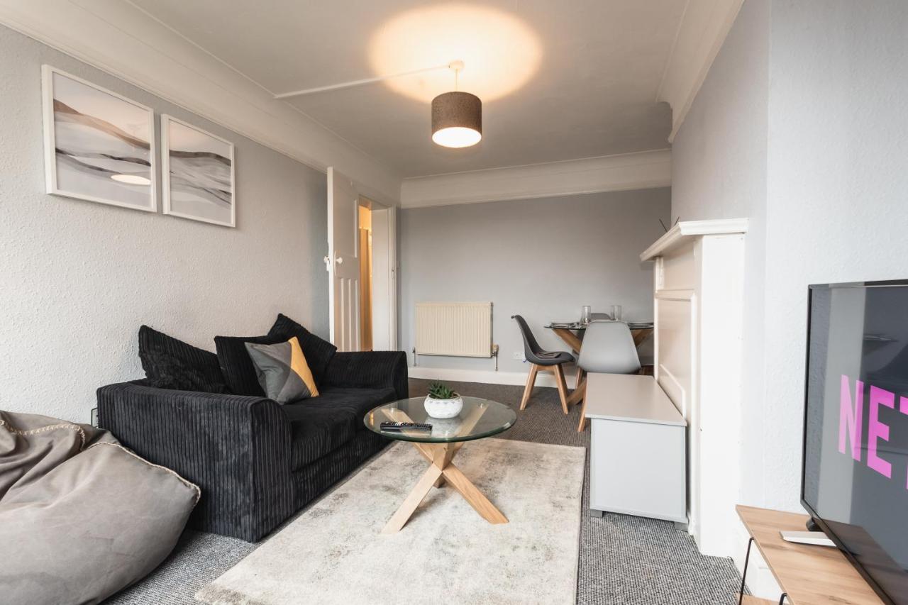 Best Price! Perfect Gunwharf Accommodation - 5 Single Beds Or Kingsize Free Parking Portsmouth Bagian luar foto