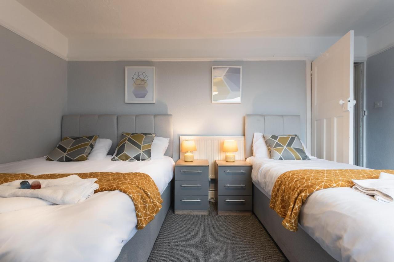 Best Price! Perfect Gunwharf Accommodation - 5 Single Beds Or Kingsize Free Parking Portsmouth Bagian luar foto