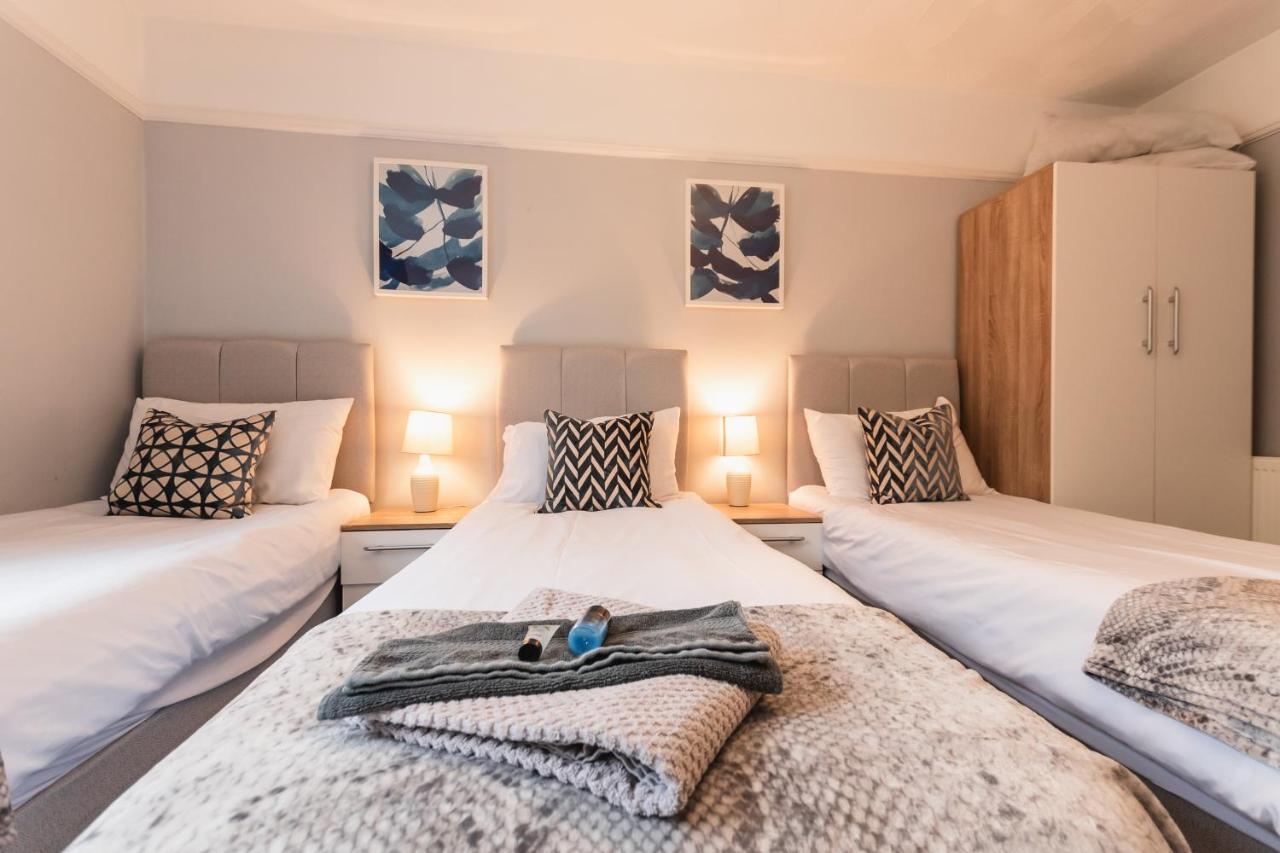 Best Price! Perfect Gunwharf Accommodation - 5 Single Beds Or Kingsize Free Parking Portsmouth Bagian luar foto