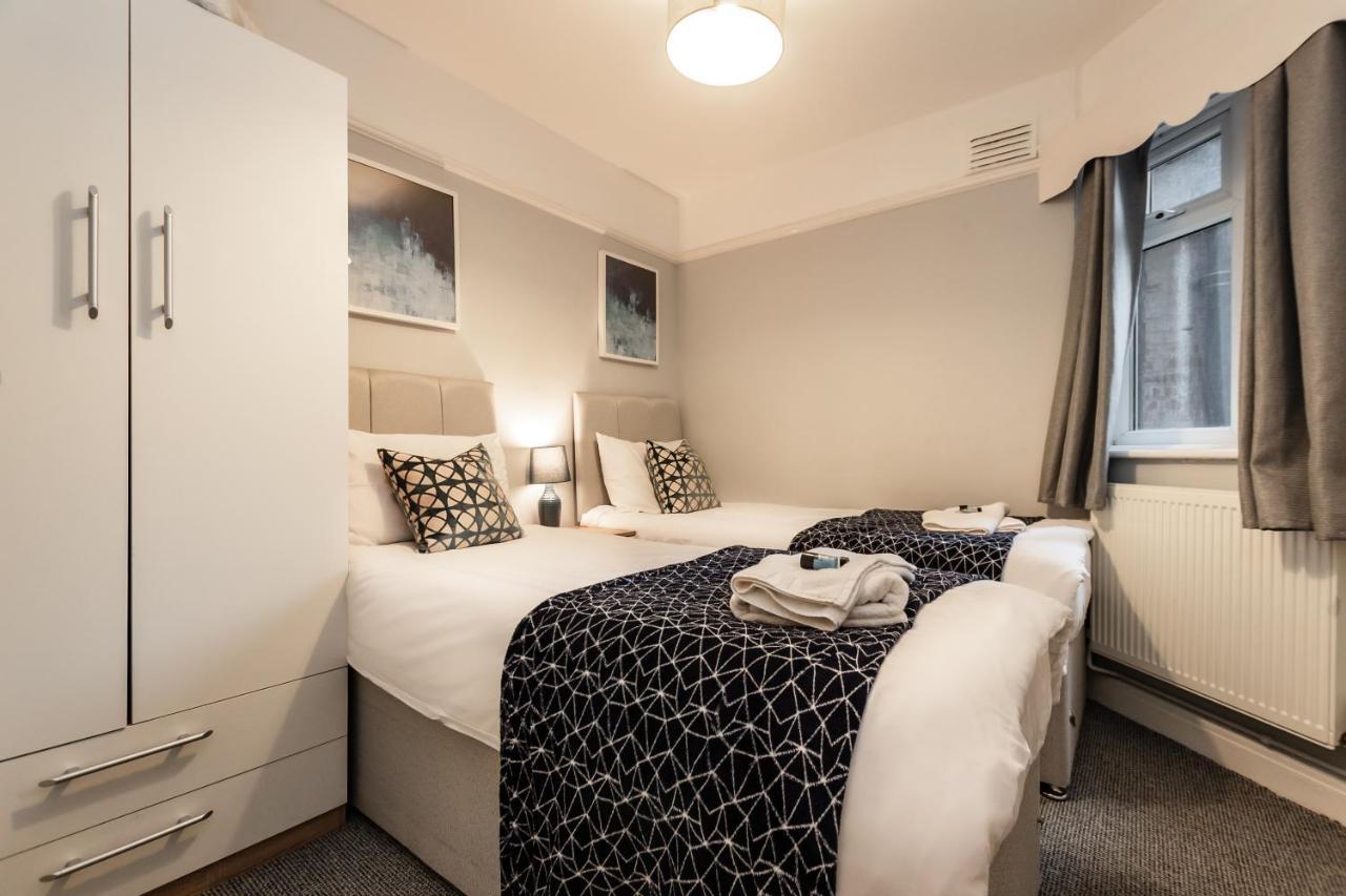 Best Price! Perfect Gunwharf Accommodation - 5 Single Beds Or Kingsize Free Parking Portsmouth Bagian luar foto