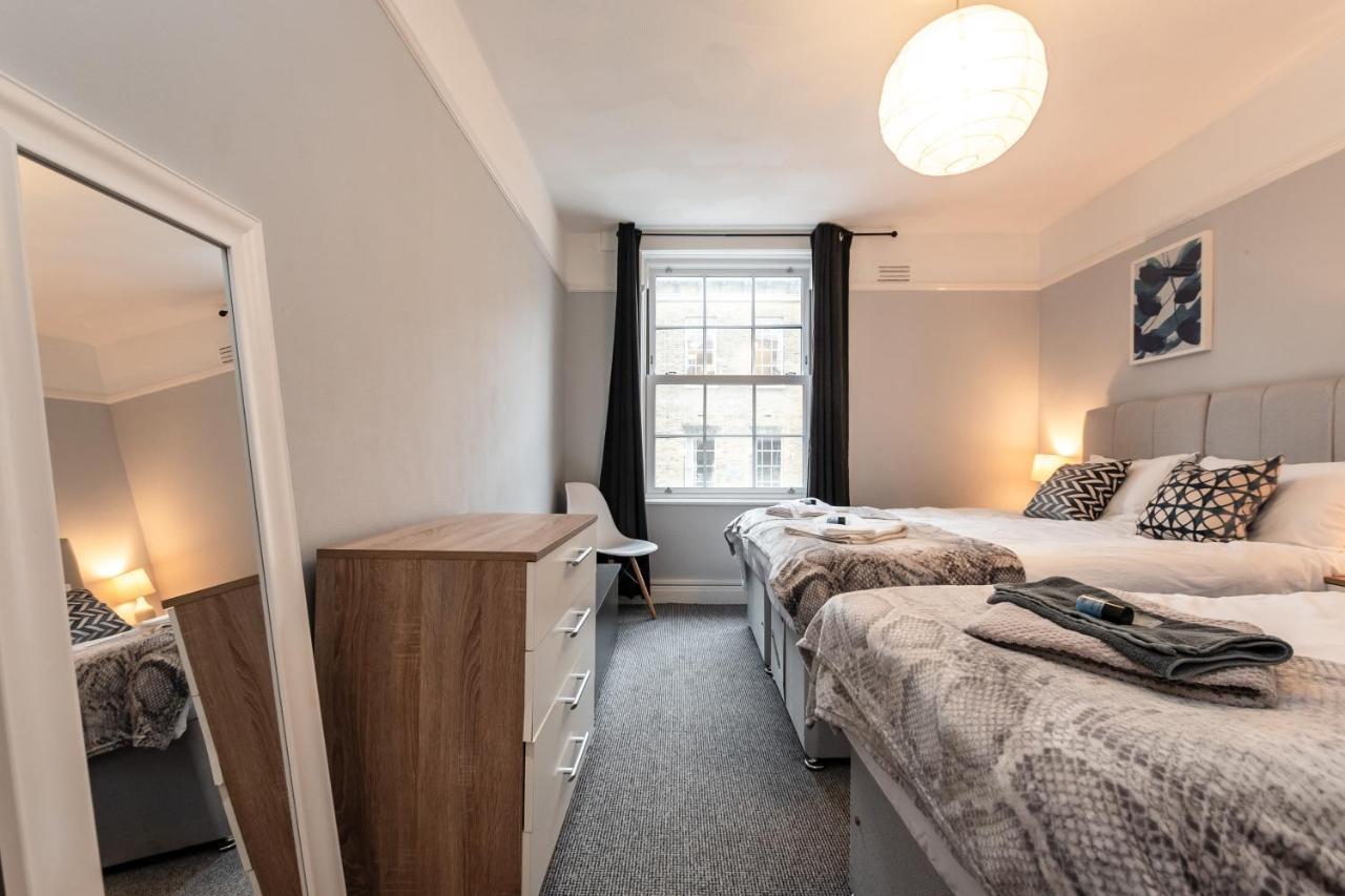 Best Price! Perfect Gunwharf Accommodation - 5 Single Beds Or Kingsize Free Parking Portsmouth Bagian luar foto
