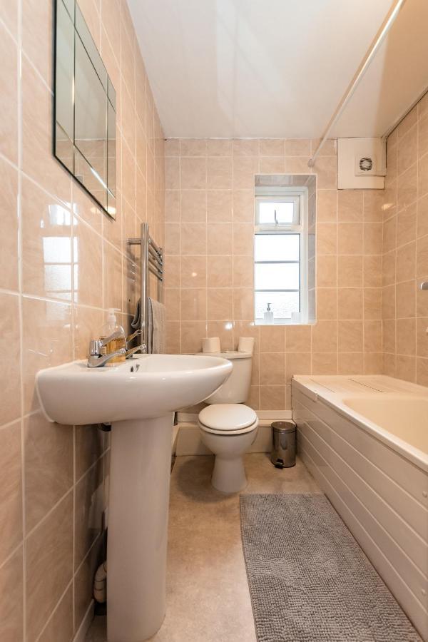 Best Price! Perfect Gunwharf Accommodation - 5 Single Beds Or Kingsize Free Parking Portsmouth Bagian luar foto