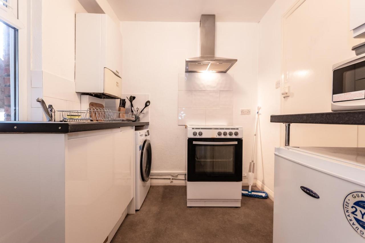 Best Price! Perfect Gunwharf Accommodation - 5 Single Beds Or Kingsize Free Parking Portsmouth Bagian luar foto