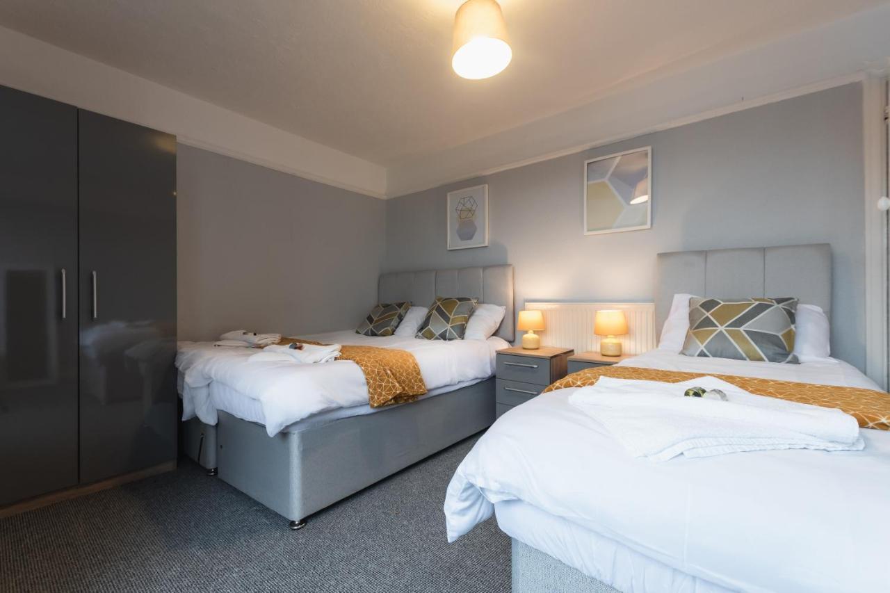 Best Price! Perfect Gunwharf Accommodation - 5 Single Beds Or Kingsize Free Parking Portsmouth Bagian luar foto