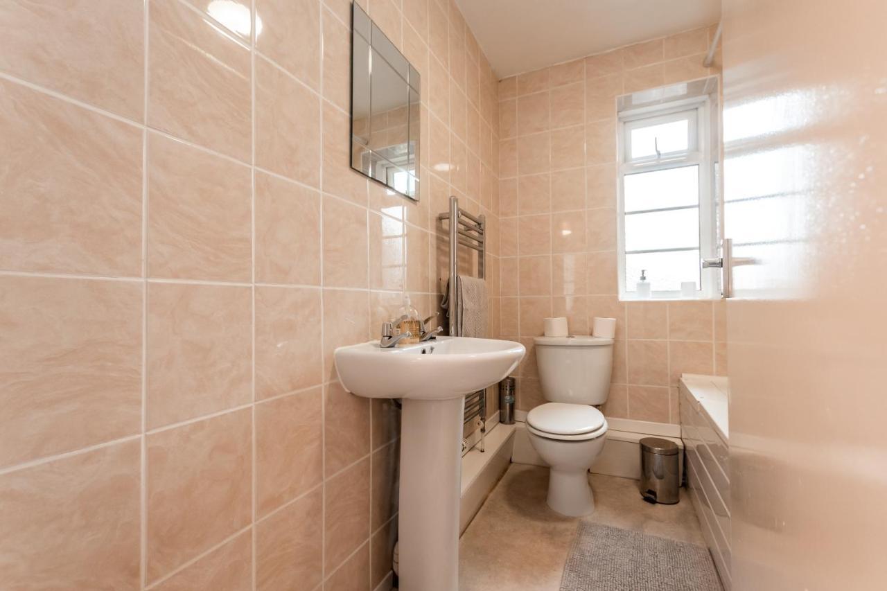 Best Price! Perfect Gunwharf Accommodation - 5 Single Beds Or Kingsize Free Parking Portsmouth Bagian luar foto