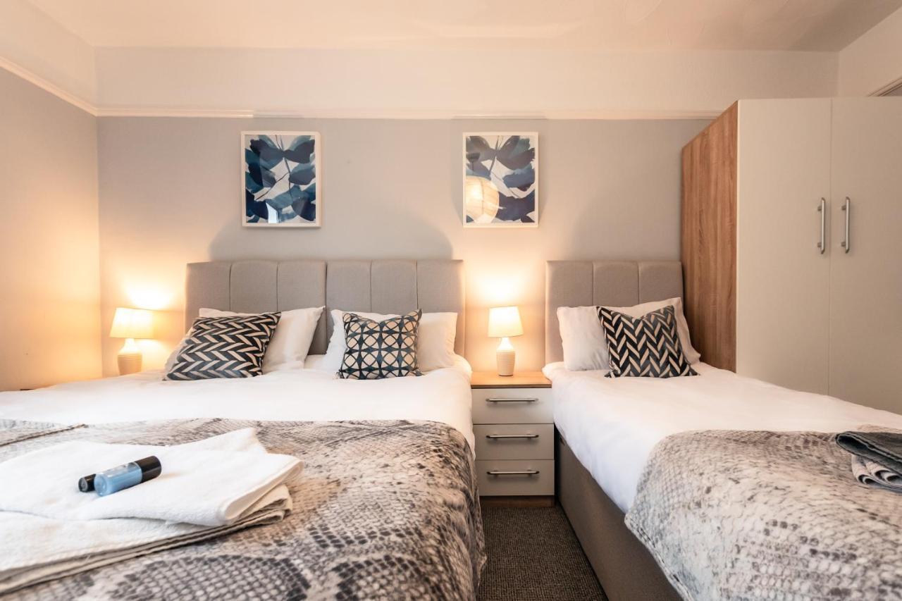 Best Price! Perfect Gunwharf Accommodation - 5 Single Beds Or Kingsize Free Parking Portsmouth Bagian luar foto