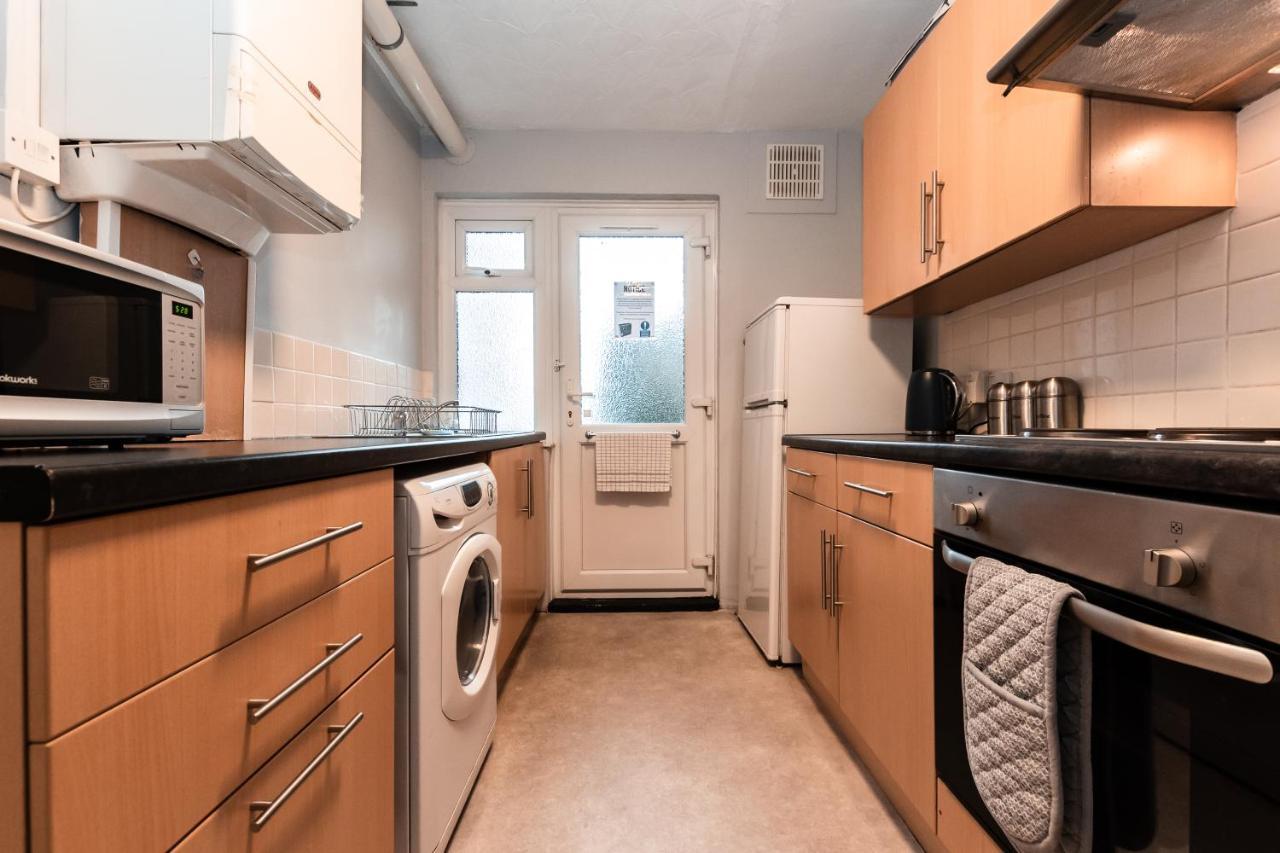Best Price! Perfect Gunwharf Accommodation - 5 Single Beds Or Kingsize Free Parking Portsmouth Bagian luar foto