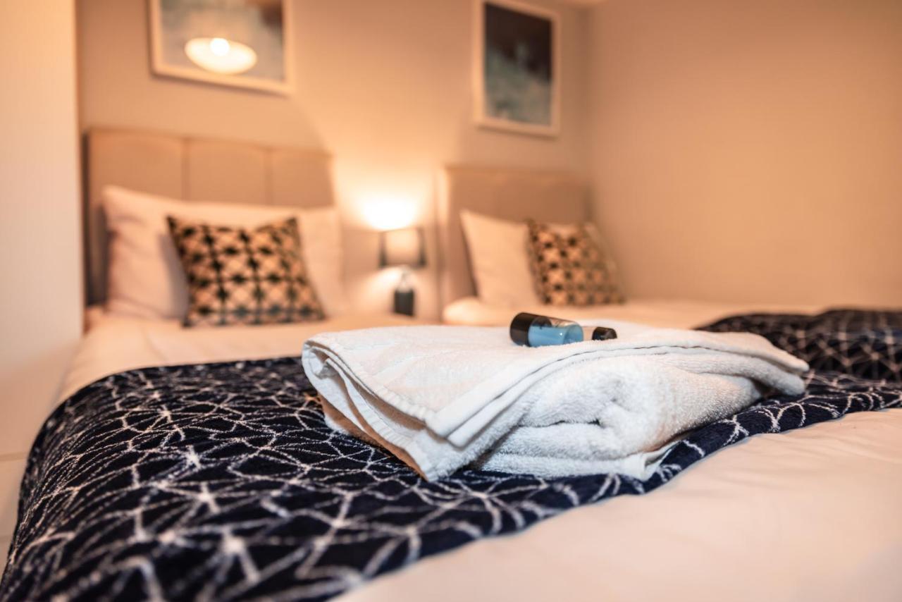 Best Price! Perfect Gunwharf Accommodation - 5 Single Beds Or Kingsize Free Parking Portsmouth Bagian luar foto