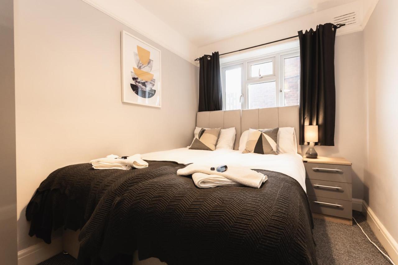 Best Price! Perfect Gunwharf Accommodation - 5 Single Beds Or Kingsize Free Parking Portsmouth Bagian luar foto