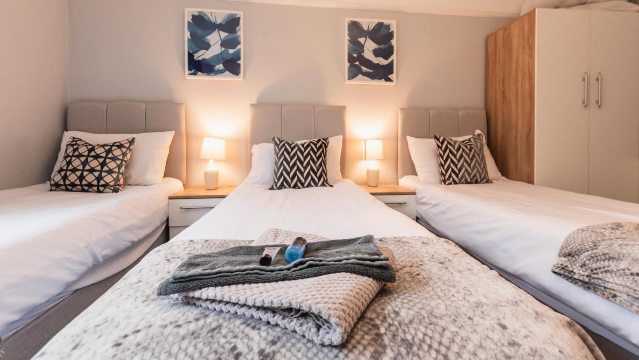 Best Price! Perfect Gunwharf Accommodation - 5 Single Beds Or Kingsize Free Parking Portsmouth Bagian luar foto