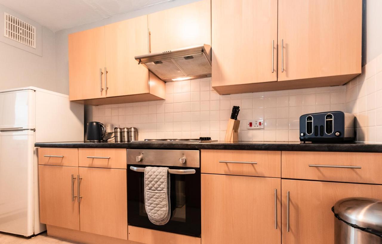 Best Price! Perfect Gunwharf Accommodation - 5 Single Beds Or Kingsize Free Parking Portsmouth Bagian luar foto