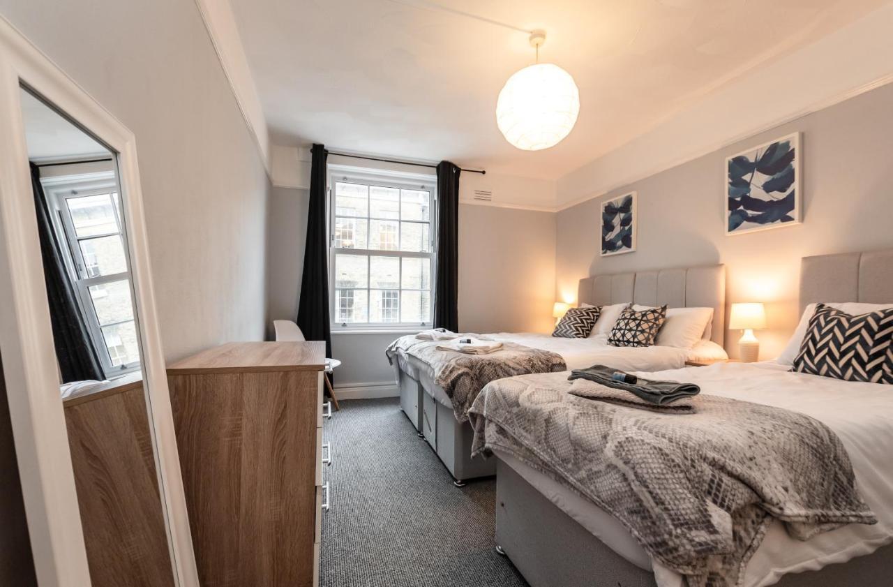 Best Price! Perfect Gunwharf Accommodation - 5 Single Beds Or Kingsize Free Parking Portsmouth Bagian luar foto