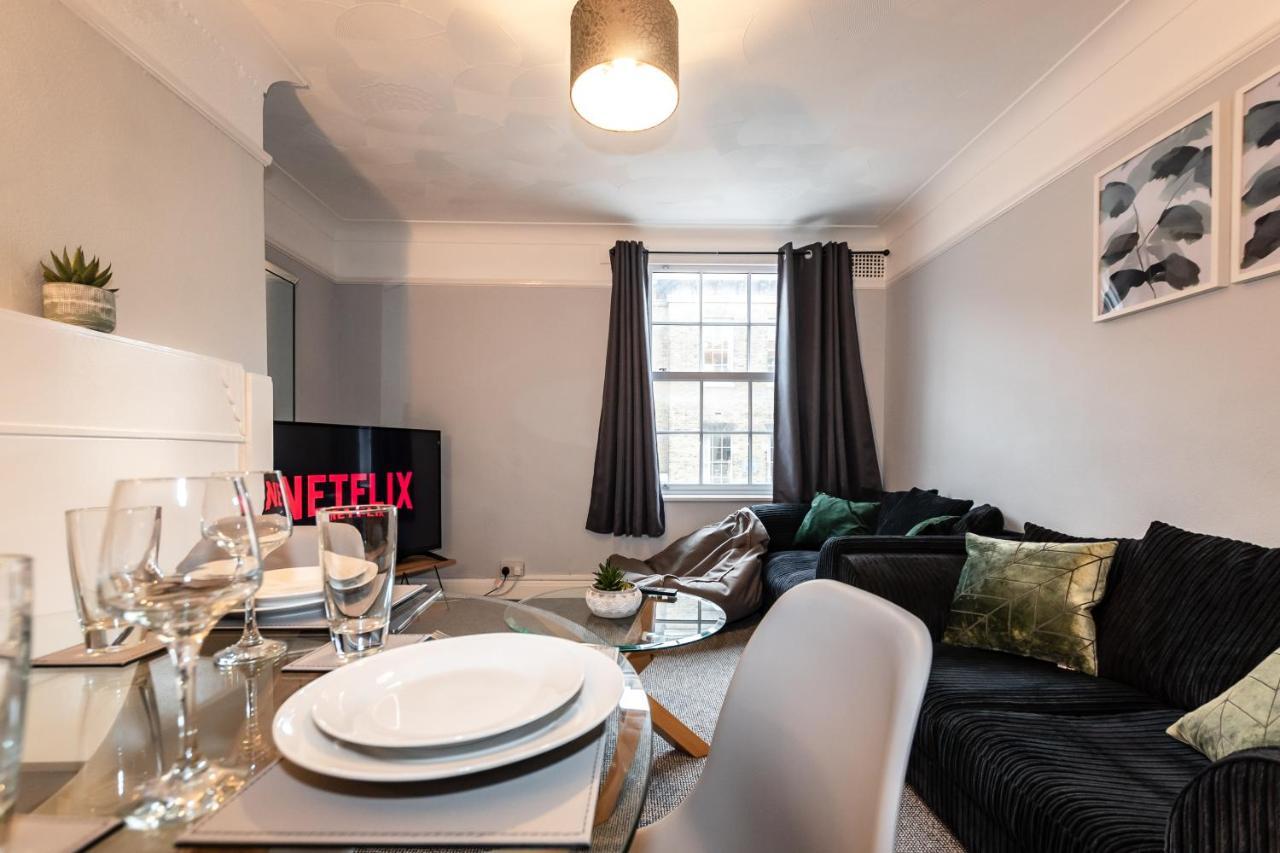 Best Price! Perfect Gunwharf Accommodation - 5 Single Beds Or Kingsize Free Parking Portsmouth Bagian luar foto