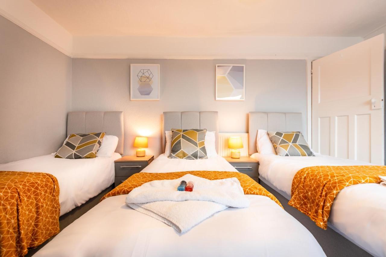 Best Price! Perfect Gunwharf Accommodation - 5 Single Beds Or Kingsize Free Parking Portsmouth Bagian luar foto