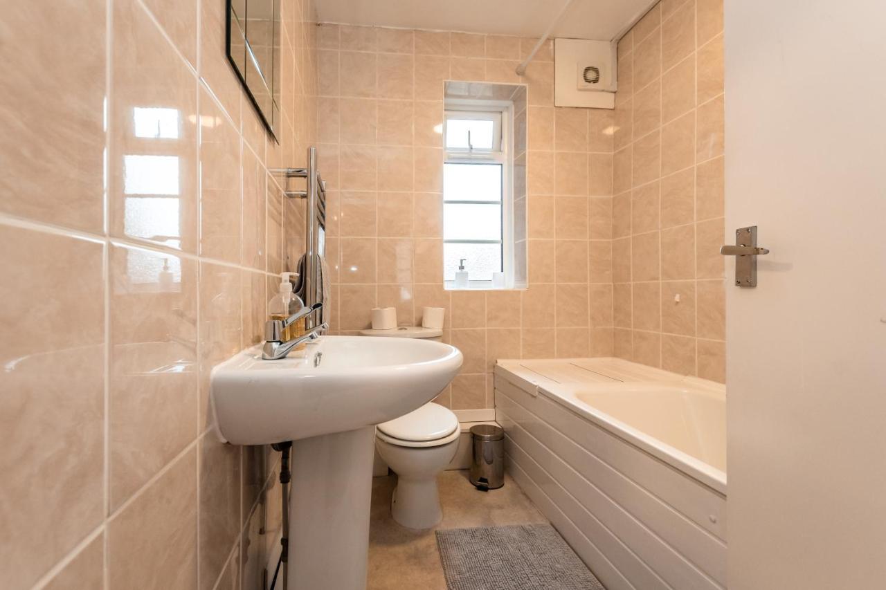Best Price! Perfect Gunwharf Accommodation - 5 Single Beds Or Kingsize Free Parking Portsmouth Bagian luar foto