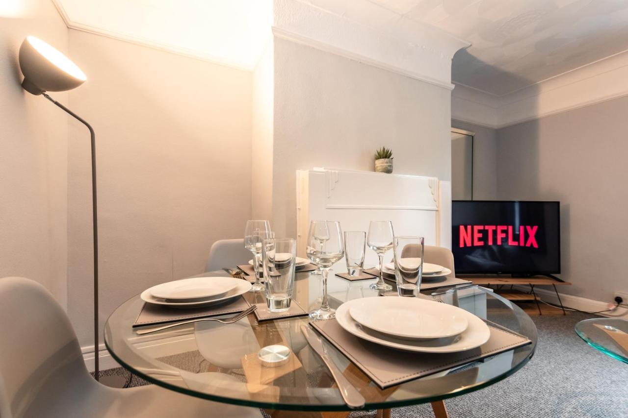 Best Price! Perfect Gunwharf Accommodation - 5 Single Beds Or Kingsize Free Parking Portsmouth Bagian luar foto