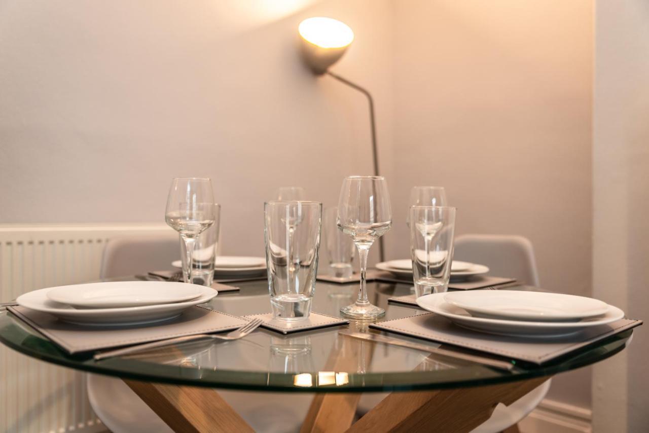 Best Price! Perfect Gunwharf Accommodation - 5 Single Beds Or Kingsize Free Parking Portsmouth Bagian luar foto