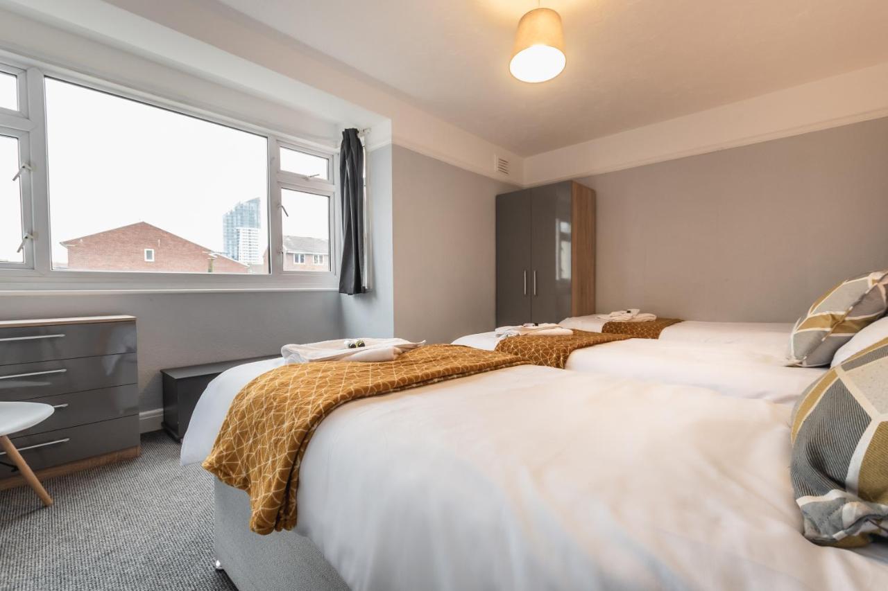 Best Price! Perfect Gunwharf Accommodation - 5 Single Beds Or Kingsize Free Parking Portsmouth Bagian luar foto