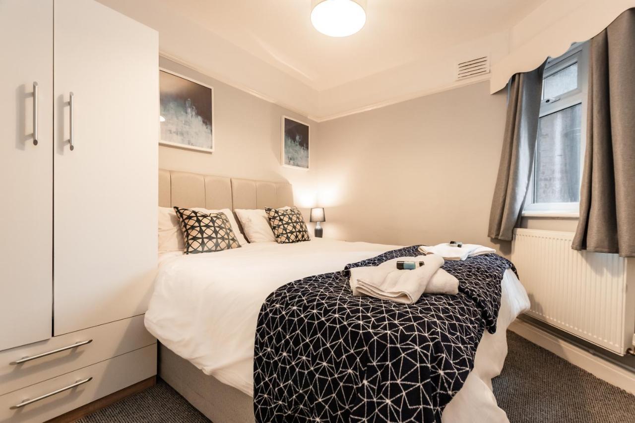 Best Price! Perfect Gunwharf Accommodation - 5 Single Beds Or Kingsize Free Parking Portsmouth Bagian luar foto