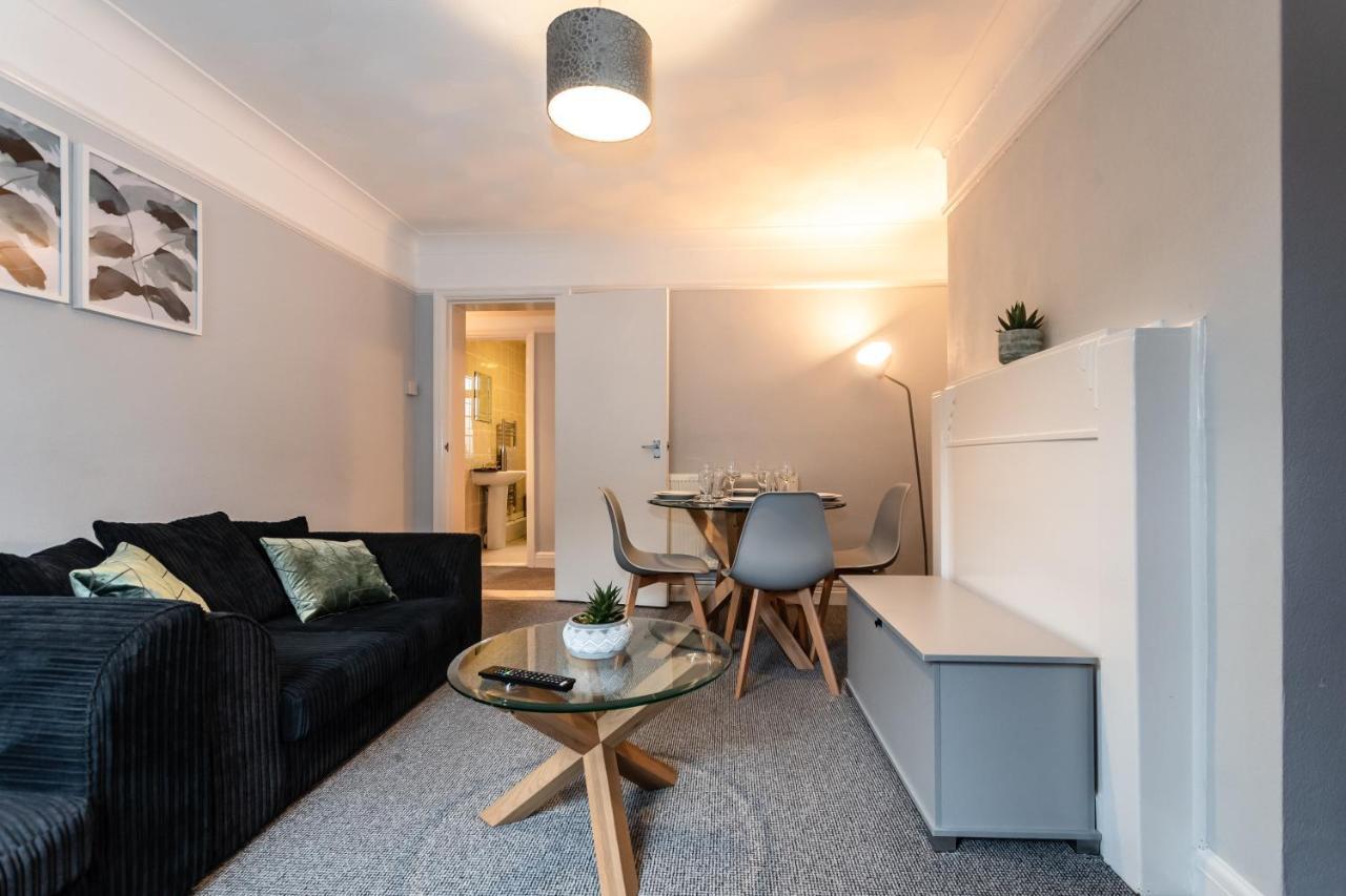 Best Price! Perfect Gunwharf Accommodation - 5 Single Beds Or Kingsize Free Parking Portsmouth Bagian luar foto